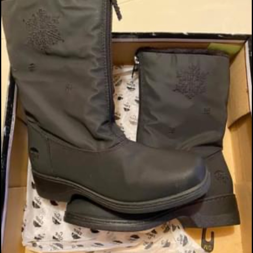 Snow boots
